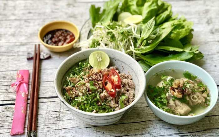 Phở khô hai tô